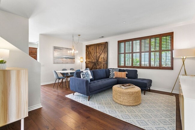 Building Photo - Exquisite beach home with Ocean and Harbor activities abound!