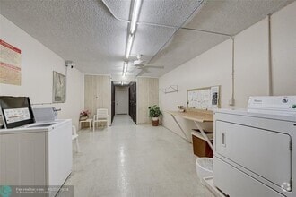 Building Photo - 4401 Martinique Ct