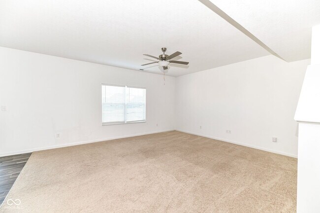Foto del edificio - 5375 Maywood Dr