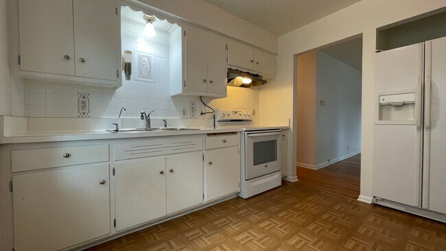 Building Photo - 84th Street  3531-3533