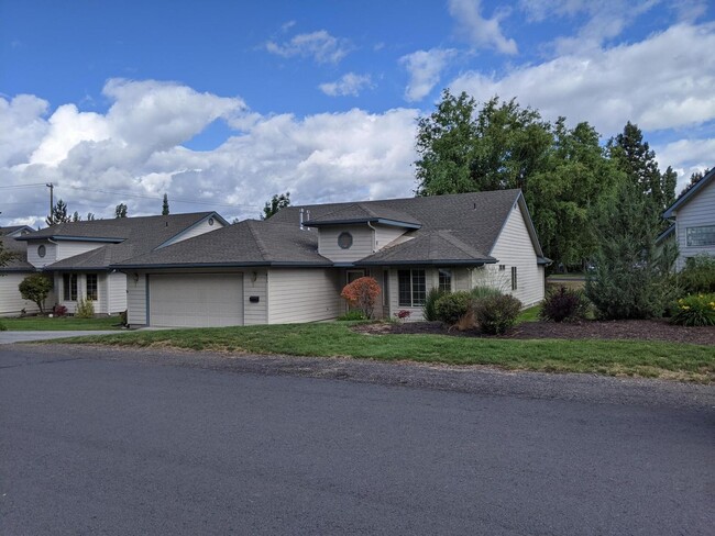 Building Photo - 3 bedroom, 2 bath home on Harbor Links Gol...