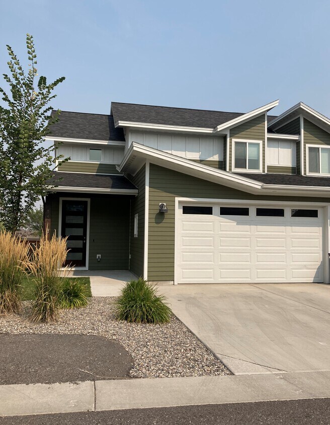 Front Extertior - 5425 Vermeer Ln