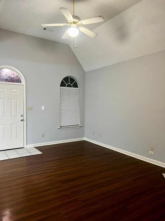 Foto del edificio - 1271 Brady Hollow Ln