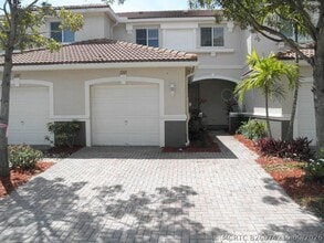 Building Photo - 2205 Oakmont Dr
