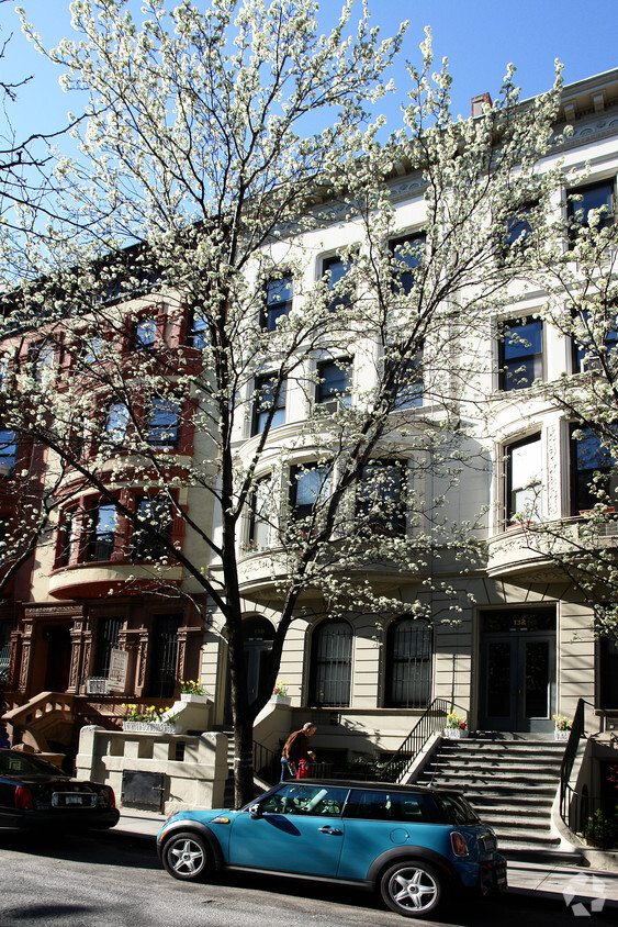 Building Photo - 130 West 80th Street (j1)