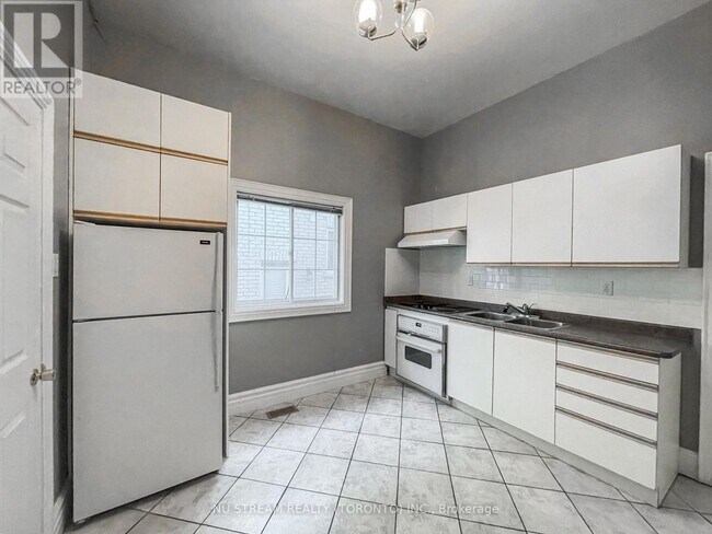 Building Photo - 72 Snively St