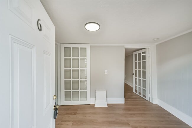 Building Photo - 216 Redan St