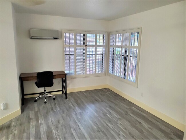 Foto del edificio - 500 Elm Dr
