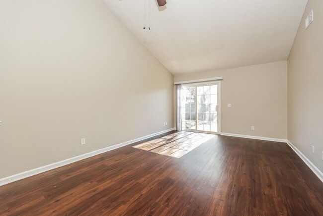 Foto del edificio - 605 Freedom Ct