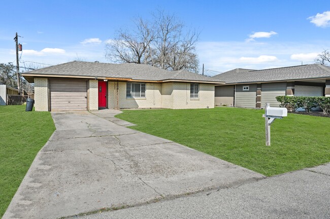 Foto del edificio - 8829 Woodlyn Rd