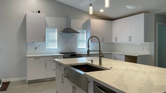 Foto del edificio - 17548 32nd Ln N