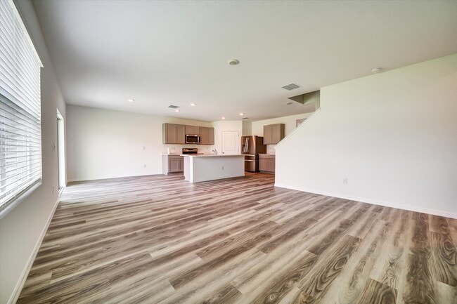 Foto del edificio - 10520 Farm Hl Ave