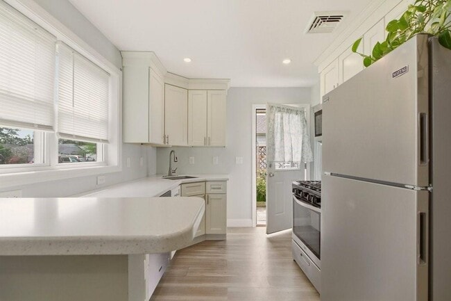 Building Photo - 6 Woolsey Rd