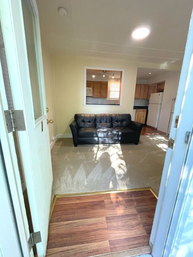 Building Photo - 413 W Liberty St