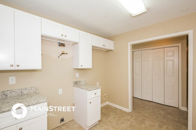 Building Photo - 1269 Creekview Cir