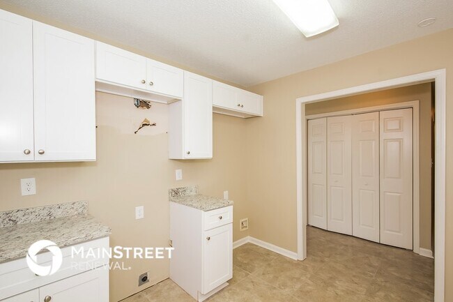 Foto del edificio - 1269 Creekview Cir