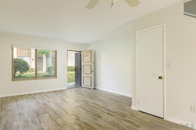 Foto del edificio - 6656 Bell Bluff Ave