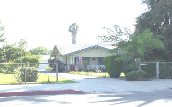 Building Photo - 8646 Grand Ave
