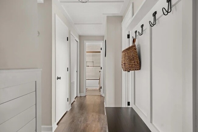 Building Photo - 4474 Seabury