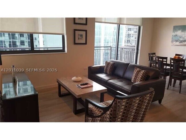 Foto del edificio - 999 SW 1st St