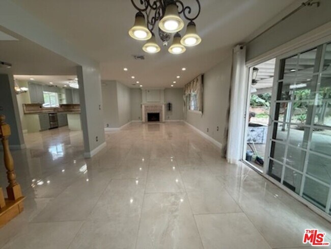 Foto del edificio - 12623 Jolette Ave