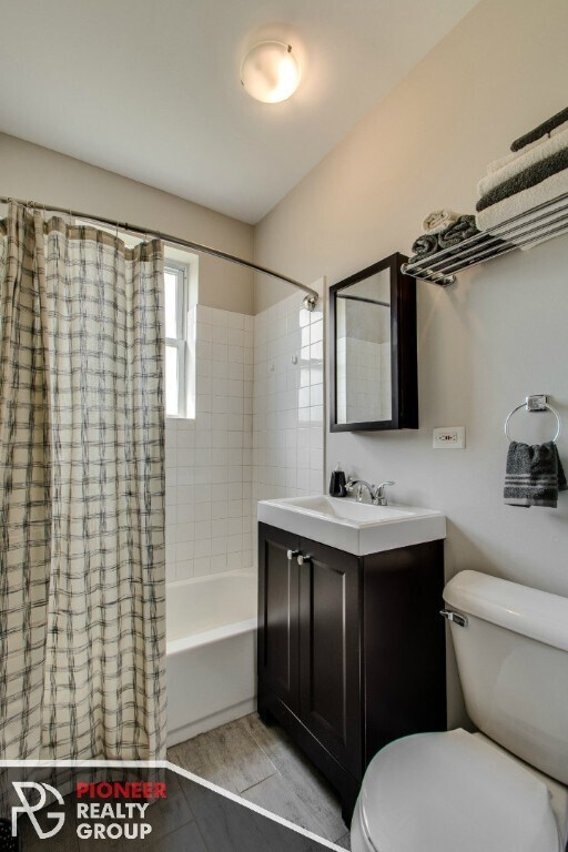 Foto del edificio - Humboldt Park Renovated Studio