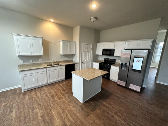 Building Photo - 2670 Claremont Dr