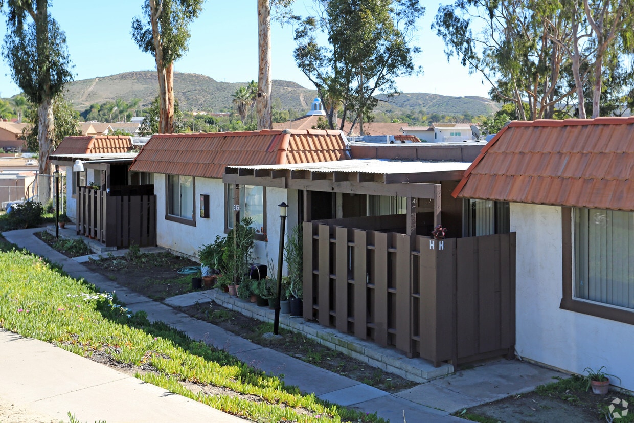 Primary Photo - Cerro Carmel Apts