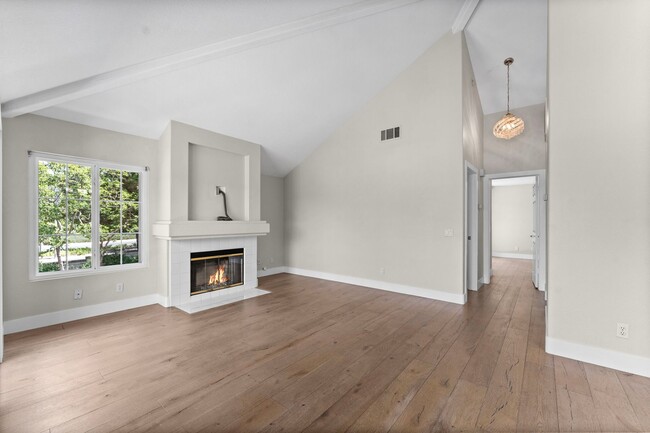 Foto del edificio - Beautiful 2 Bedroom Condo in Anaheim Hills !