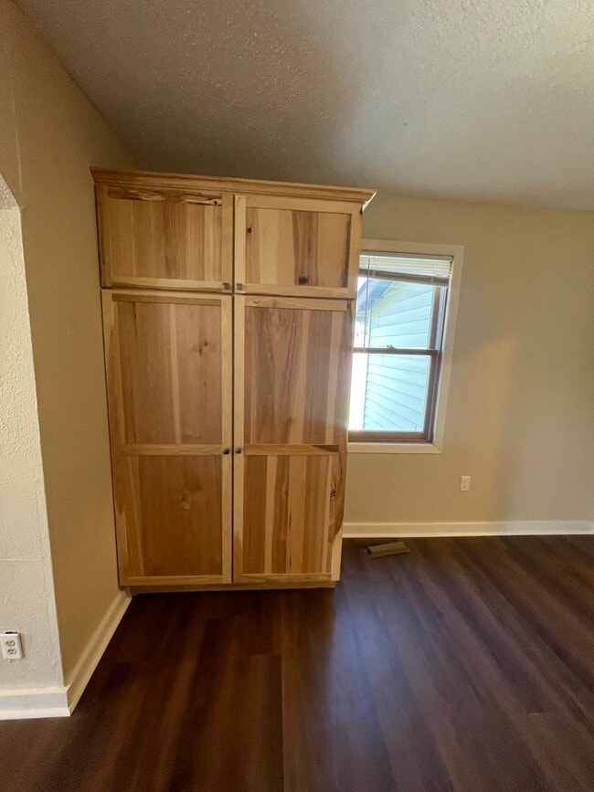 Building Photo - 1134 Birchmont Dr NE