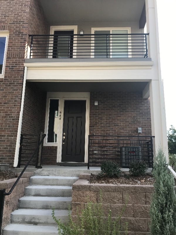 Building Photo - 664 E Hinsdale Ave