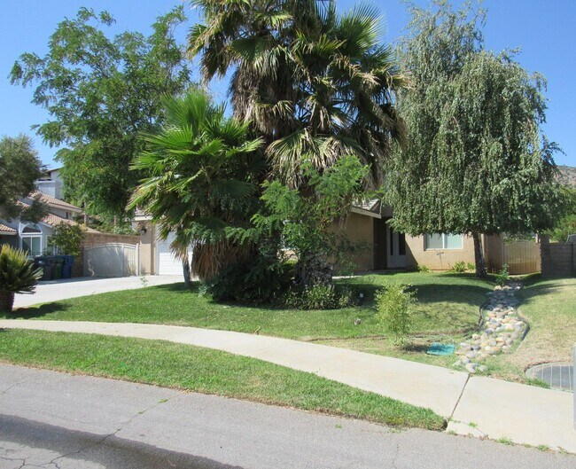 Foto del edificio - Luxurious West Palmdale Home
