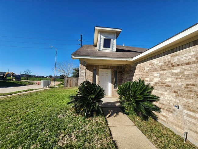 Foto del edificio - 7203 River Pines Dr