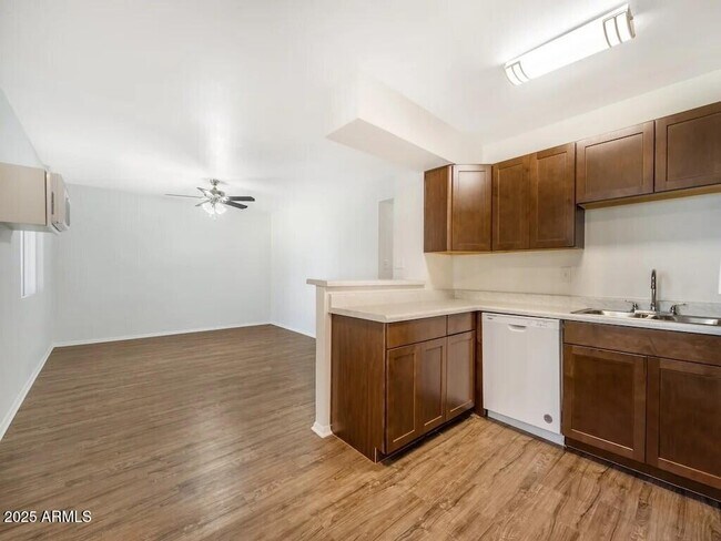 Foto del edificio - 3403 E Main St