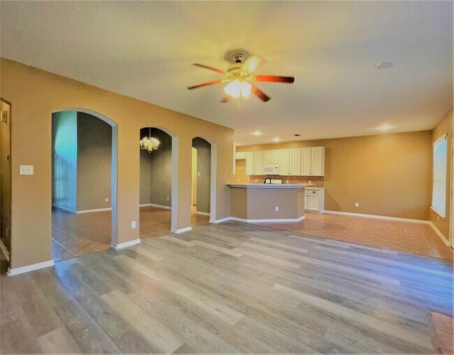 Foto del edificio - 2115 Hollyfield Ln