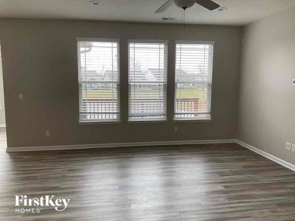 Building Photo - 1341 Blackthorne Trail N