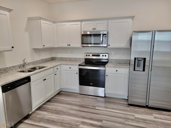 Building Photo - 1659 Vernon Dr