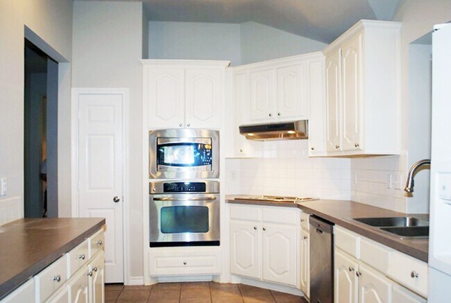 Building Photo - 12801 Conifer Ln