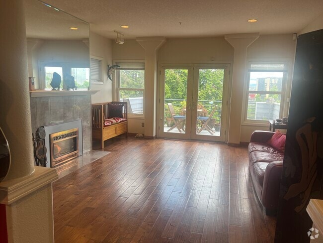 Living room - 1917 SW Market Street Dr