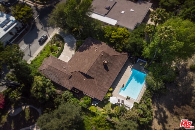 Foto del edificio - 774 N Kenter Ave