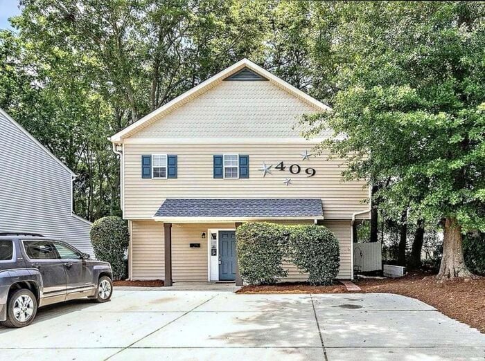 Primary Photo - 409 Cherry St