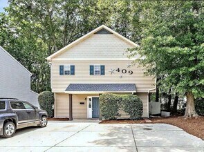 Building Photo - 409 Cherry St