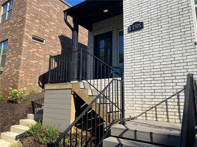 Building Photo - 2375 E Amherst Aly