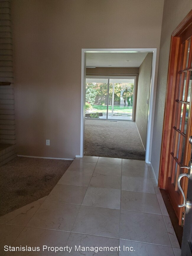 Building Photo - 4 br, 2 bath House - 233 Merlin Way