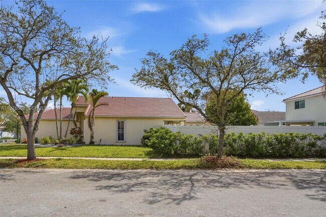 Building Photo - 922 Falling Water Rd