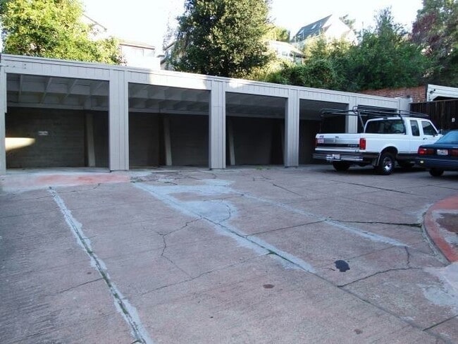 Building Photo - 2517 Virginia St