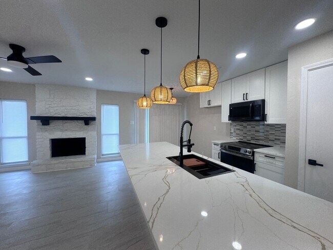 Foto del edificio - Newly Remodeled 3 Bd | 2 Ba | 2 Car Garage in NW Oxbox! Move In Ready!