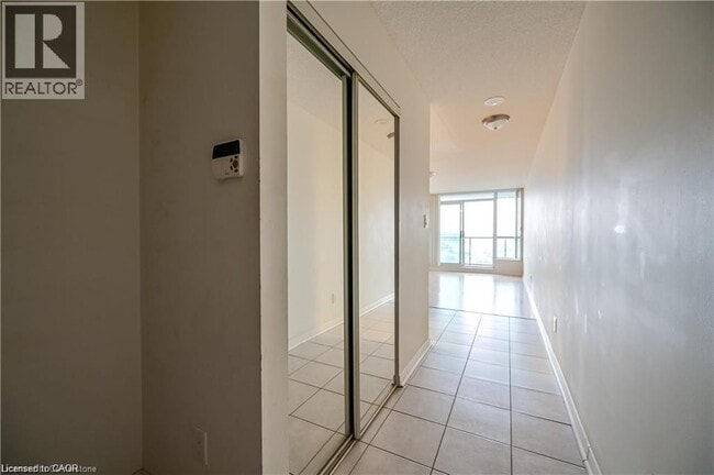 Building Photo - 4850 Glen Erin Dr