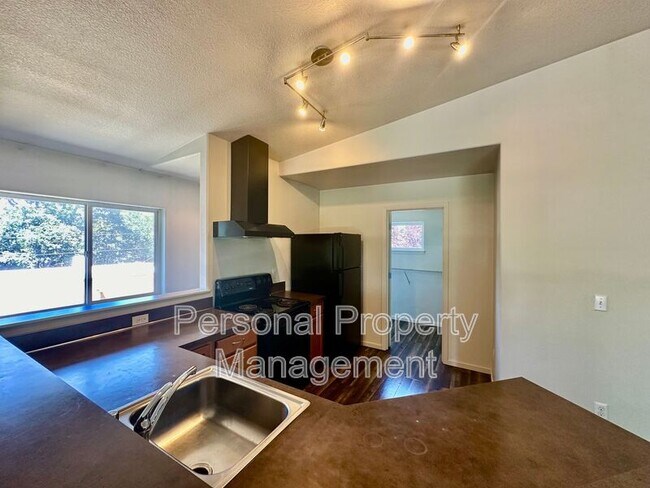 Foto del edificio - 1710 Lincoln Ave.