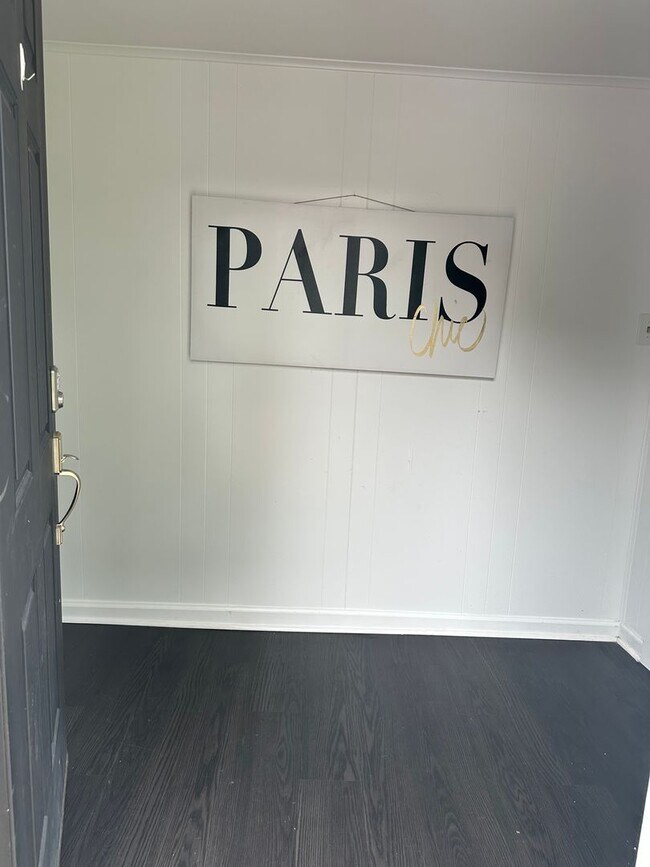 Foto del edificio - Nice 2 Bedroom 1 Bath Apartment above a salon. 1 Level